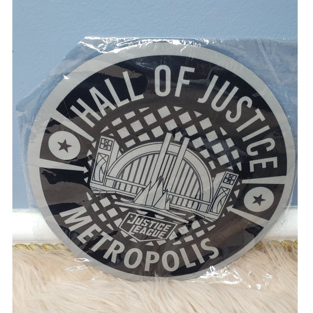 💜$5💜NIB JUSTICE LEAGE "HALL OF JUSTICE" MOUSE PAD